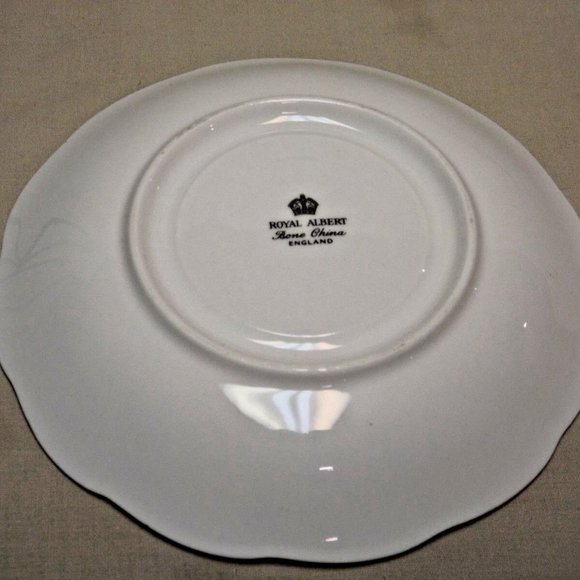 Royal Albert Bone China England Floral Pattern Tea Cup and Saucer - Picture 12 of 12